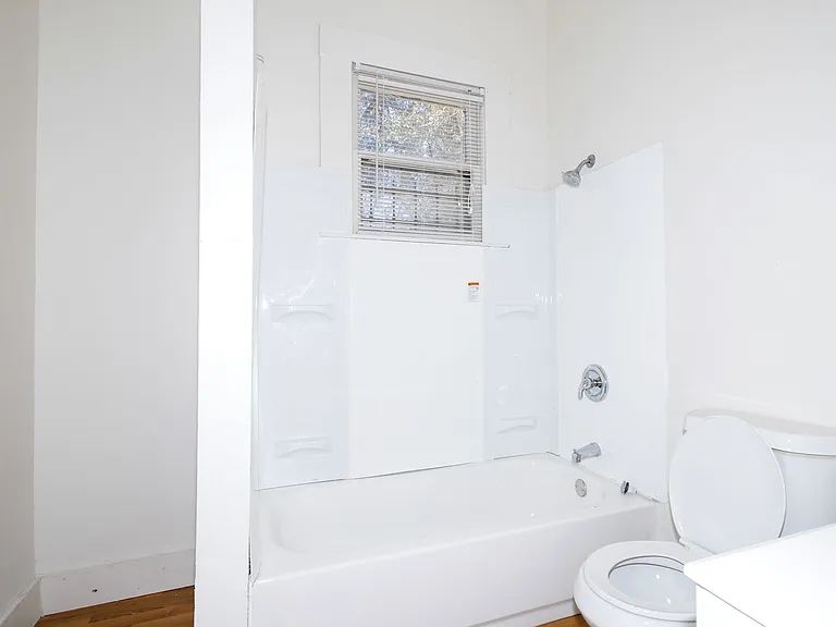 308 Belmont — Photo 18