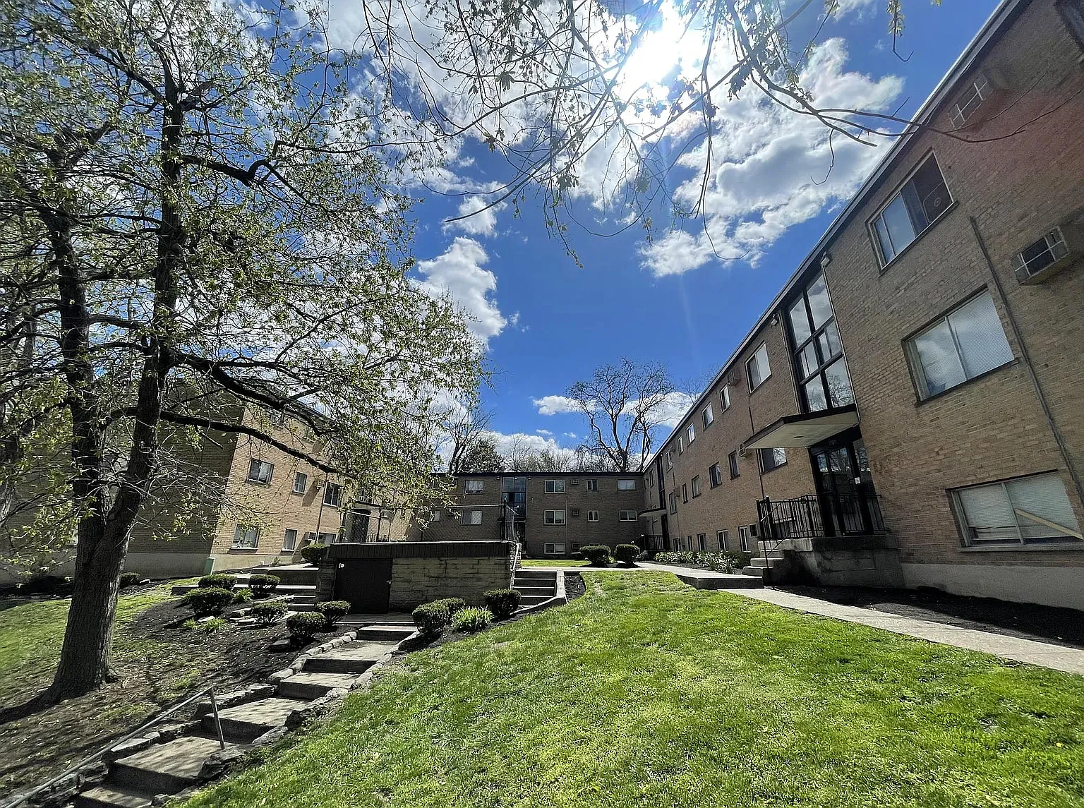 2 bed, 750 sqft, $1,040 — Photo 1