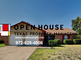 1800 Prince Dr, Benbrook, TX 76126