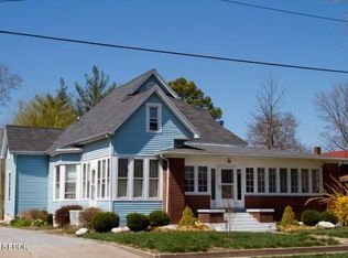 215 S 20th St, Murphysboro, IL 62966