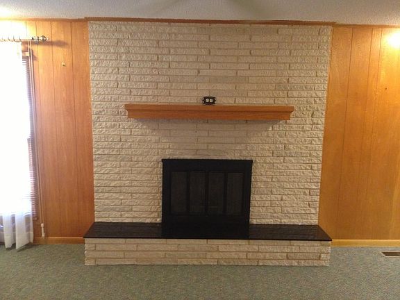 3rd image of 707 W Lillie Blvd