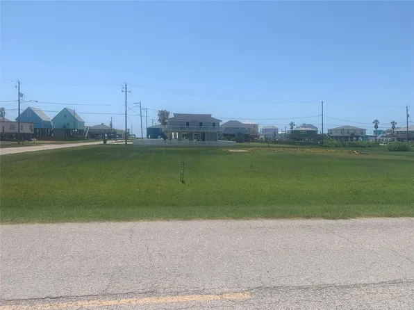 907 Fort Velasco Dr, Surfside Beach, TX 77541