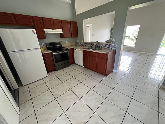 2nd image of 1315 Bradwell Dr