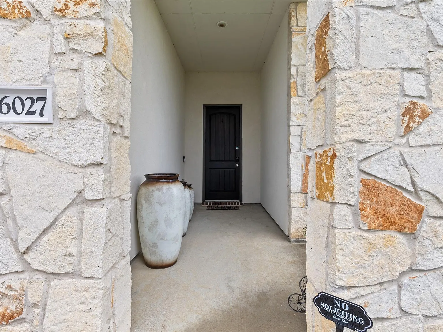 4 bed, 2.0 bath, 2005 sqft, $2,850 — Photo 3