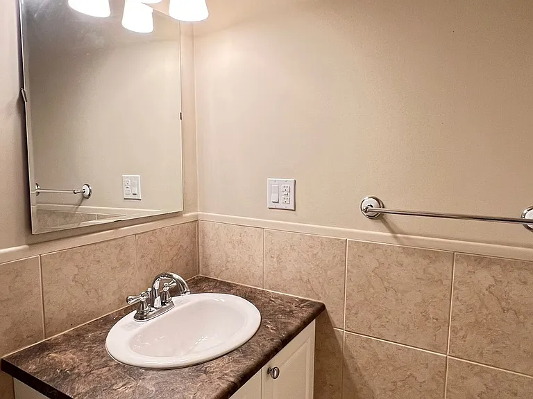 1534 Hollywell Ave — Photo 14