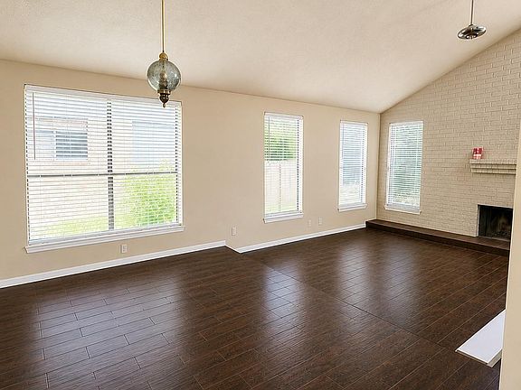 3rd image of 8818 Oakleaf Forest Dr
