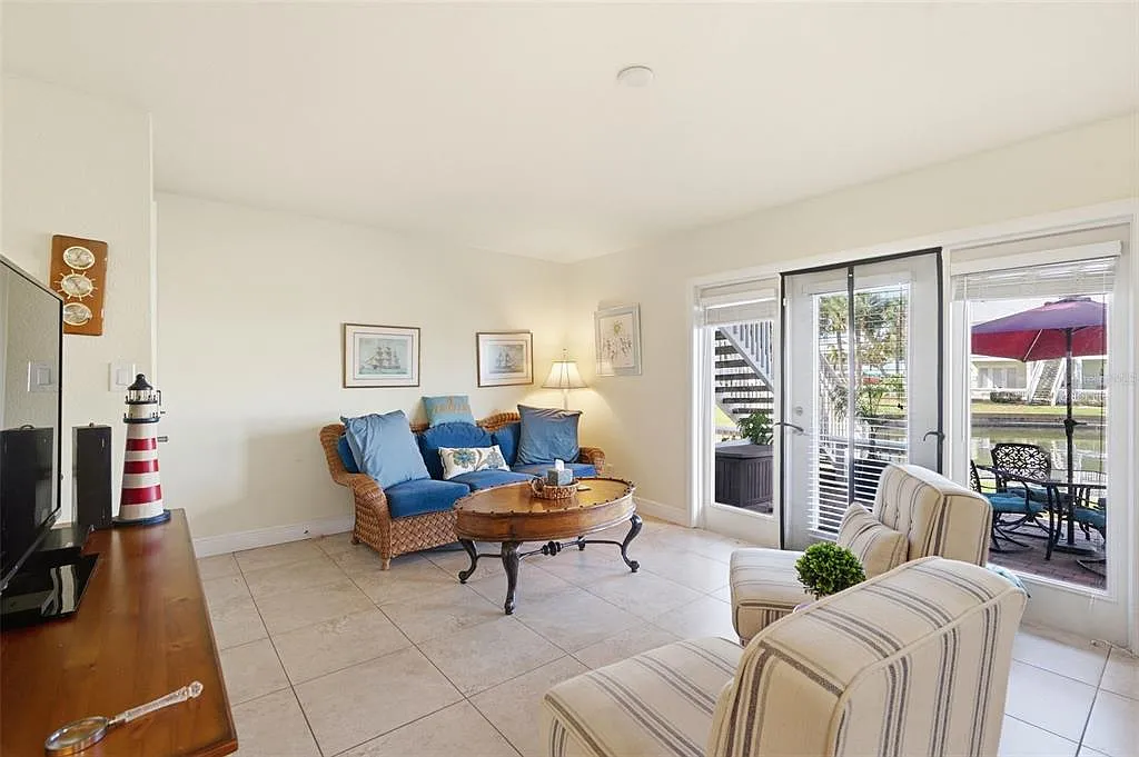 2 bed, 1.0 bath, 720 sqft, $2,850 — Photo 2