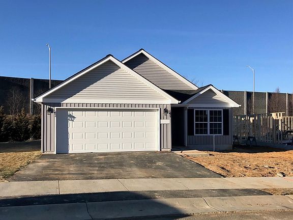 2nd image of 2140 Glade Dr SE