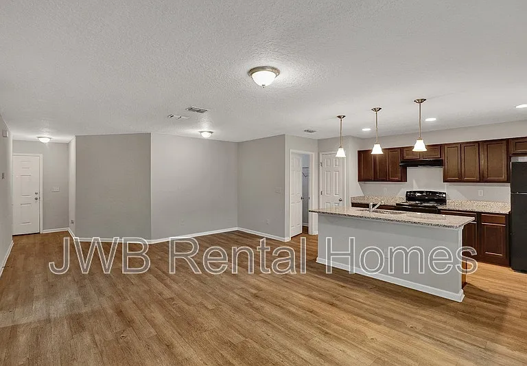 4643 Williamsburg Ave — Photo 4