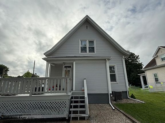 3rd image of 1005 S Center St