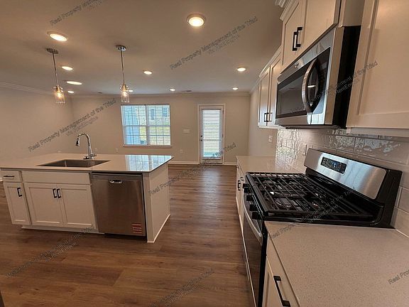 5th image of 702 Dusk Vista Way