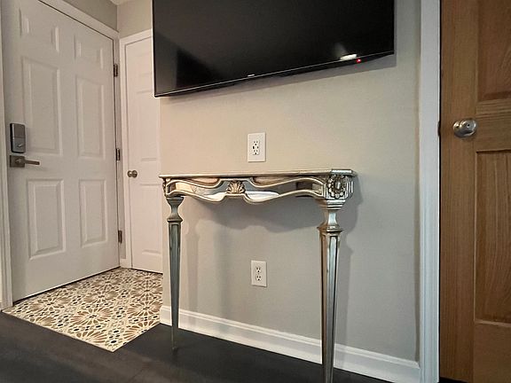 2nd image of 950 Millville Ave #4