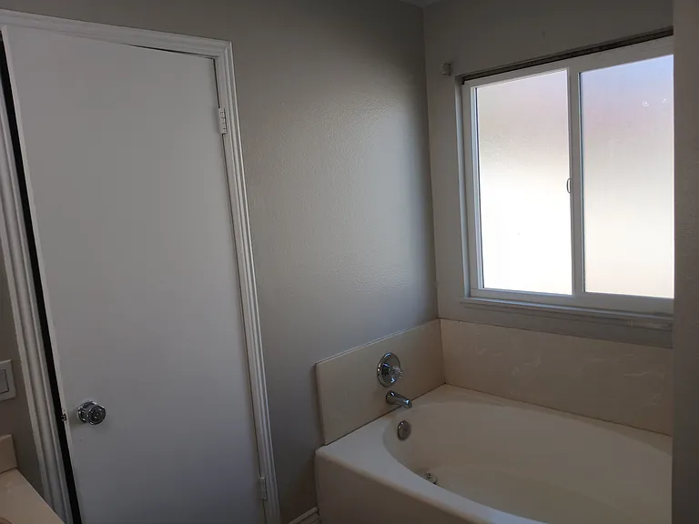 378 E Mariana St — Photo 27