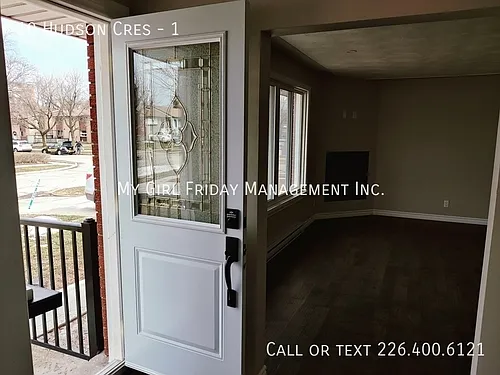 10 Hudson Cres #1 Photo 1