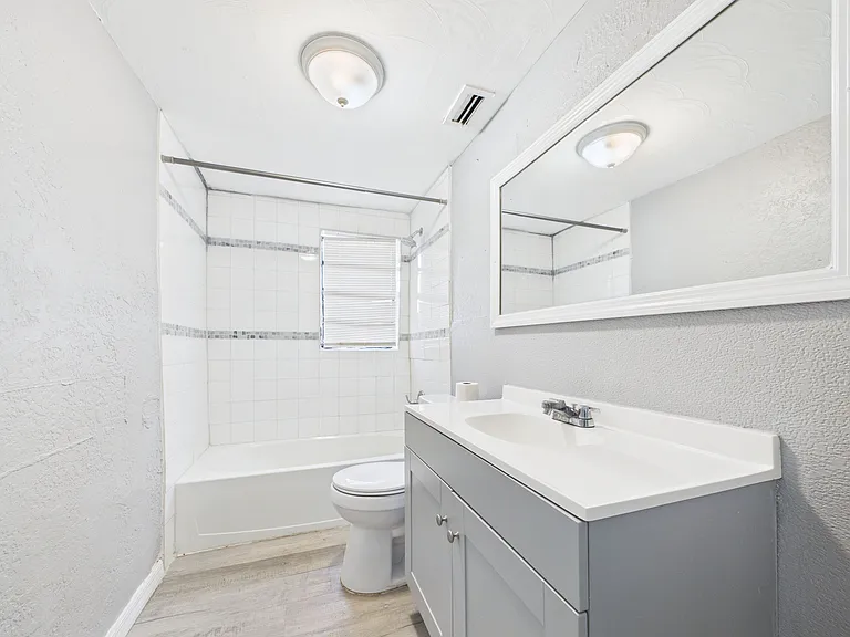 605 S Disston Ave #1/2 — Photo 7