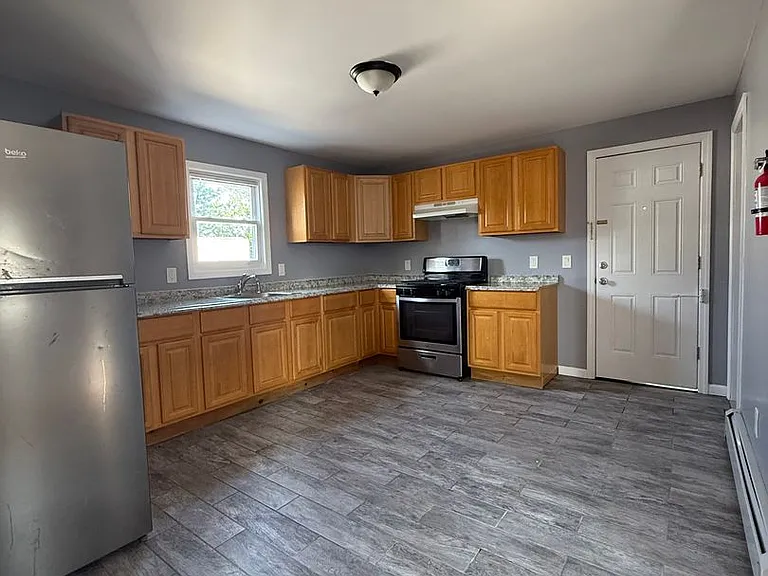 165 Central Pl — Photo 3