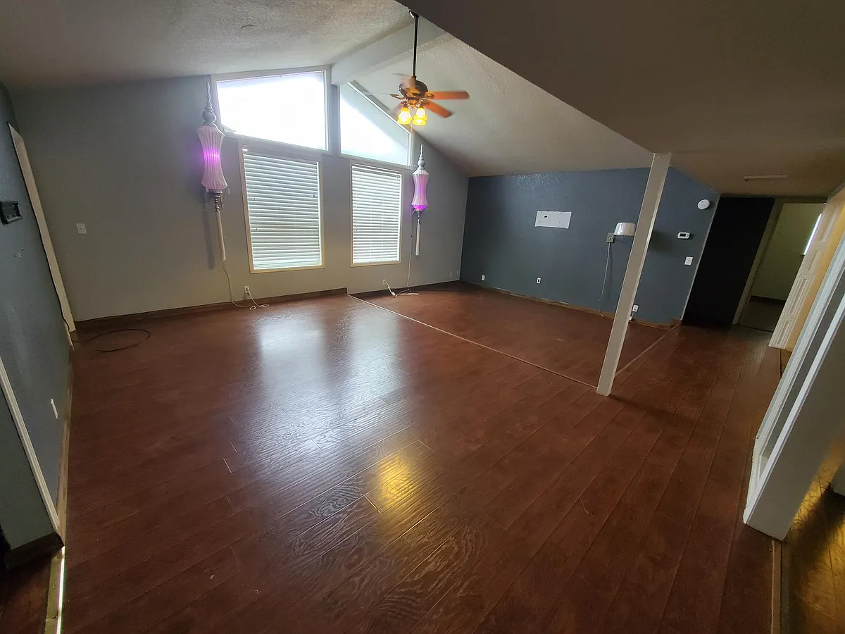 Building Photo - 5295 Round Table Dr