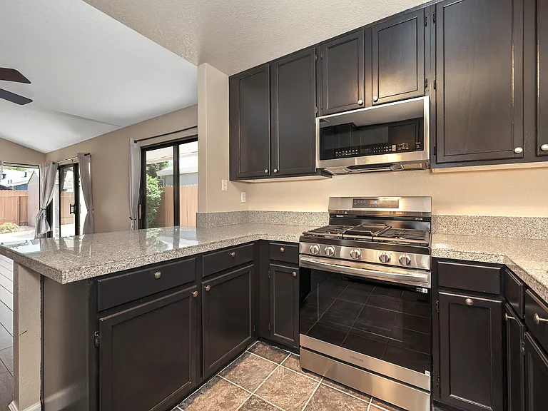 720 Donovan Ct — Photo 10