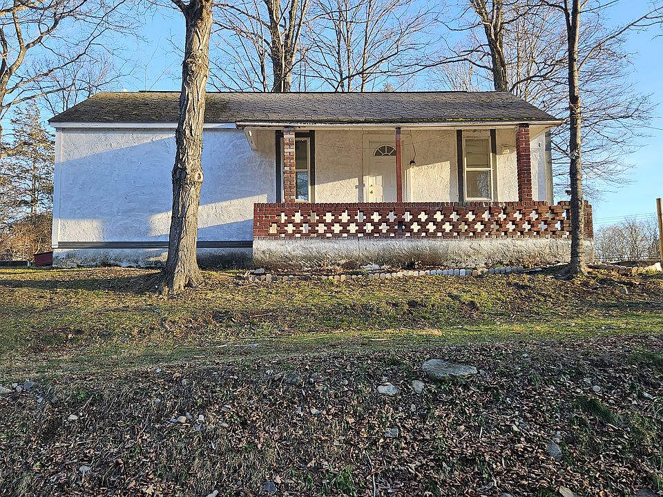 1st image of 8 Freehold Mills Dr