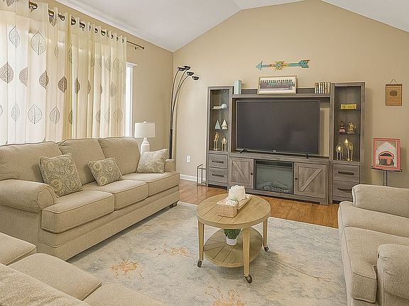 3rd image of 114 River Wye Dr