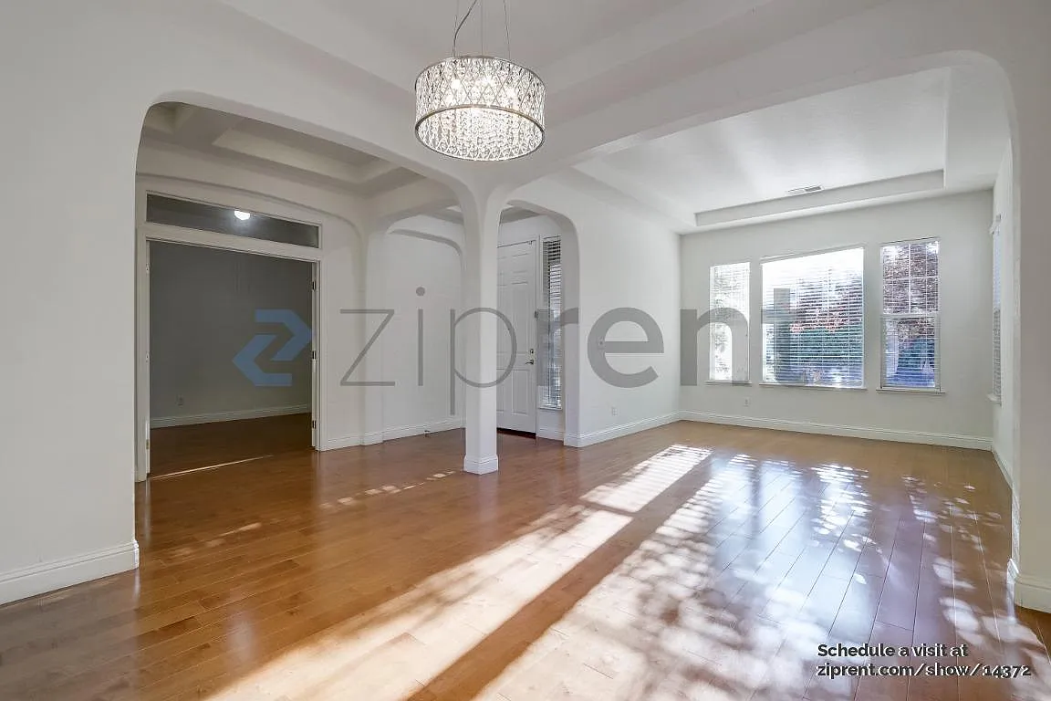 3 bed, 2090 sqft, $3,000 — Photo 4