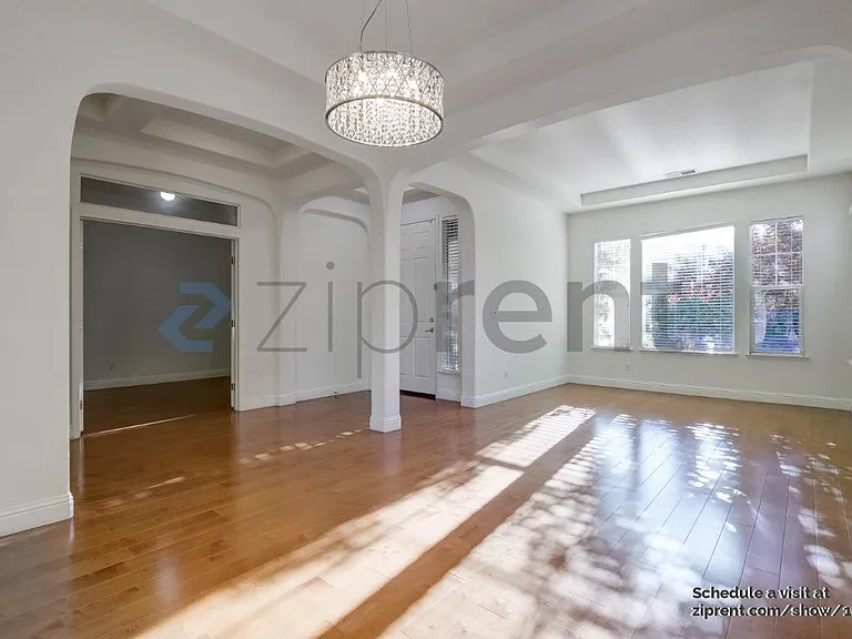 856 Morningside Dr — Photo 4