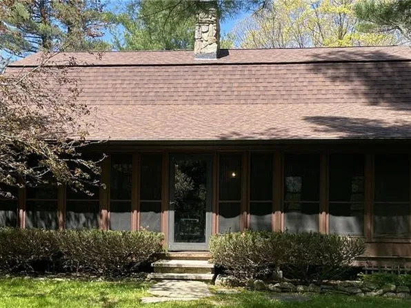 3 1/2 Burgess Rd, Foster, RI 02825