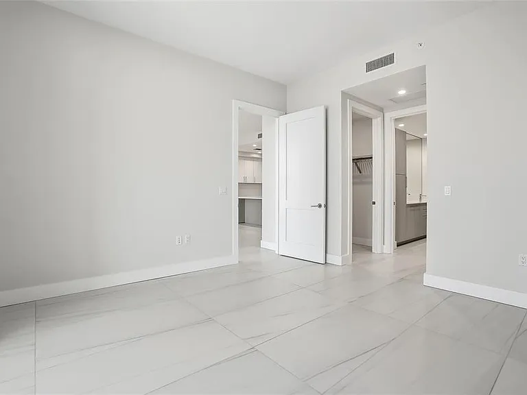275 1st Ave S #1008 — Photo 30