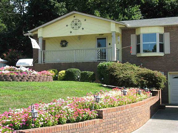 2nd image of 1960 Seven Oaks Dr