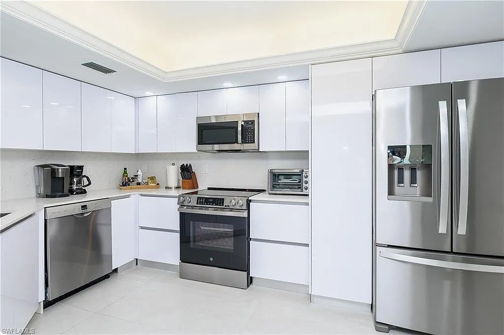 3 bed, 2.0 bath, 1450 sqft, $7,500 — Photo 2