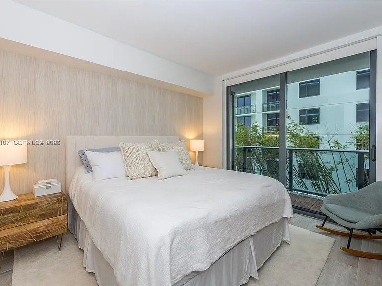 55 SW 9th St #1010 — Photo 8