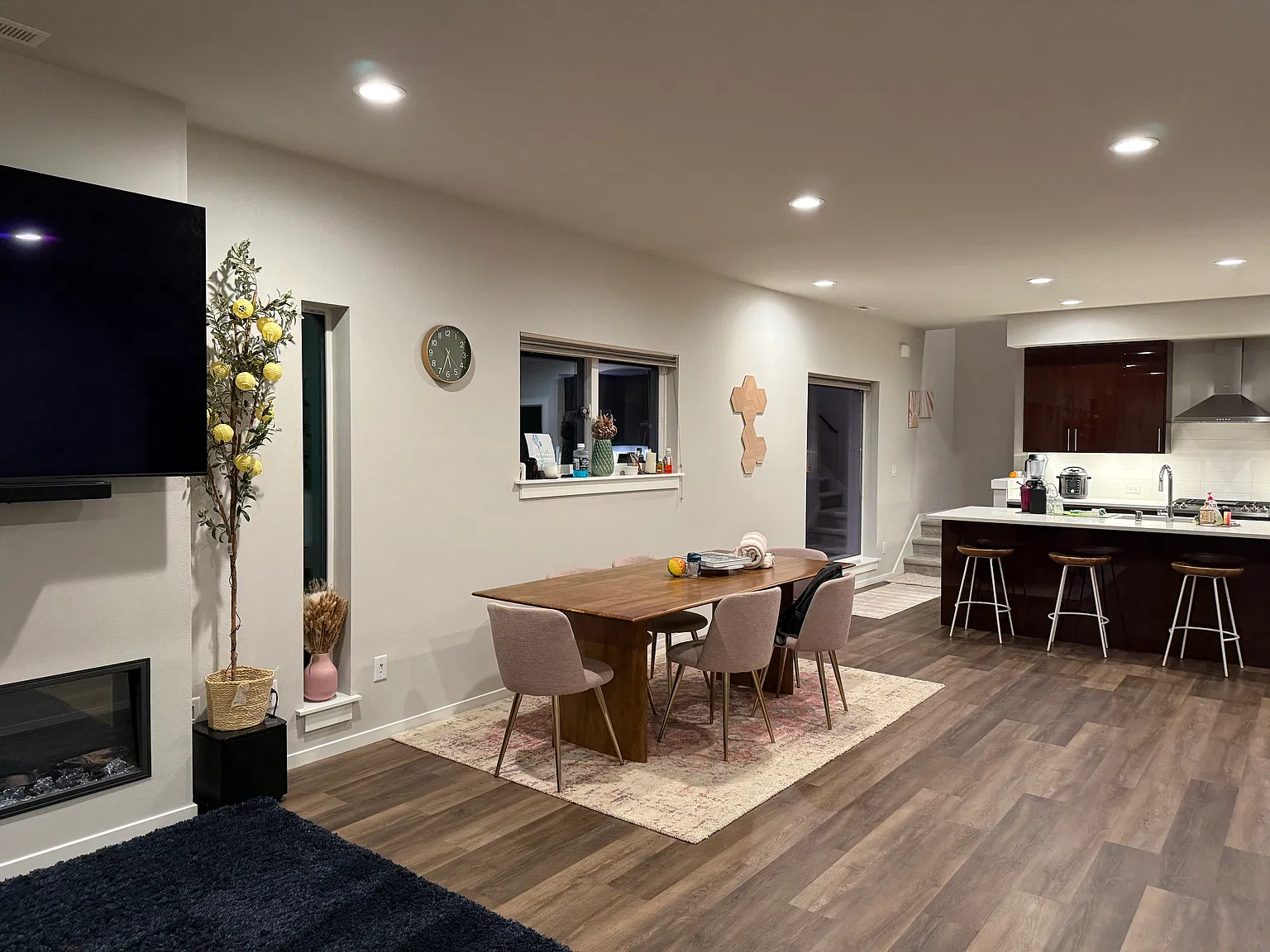 3 bed, 2.5 bath, 2277 sqft, $3,300 — Photo 4