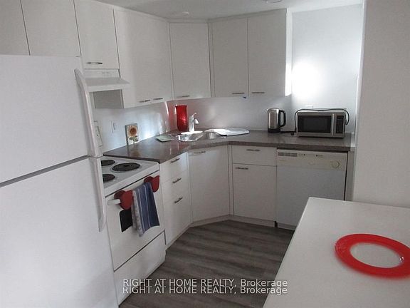 2nd image of 272 Roxton Rd