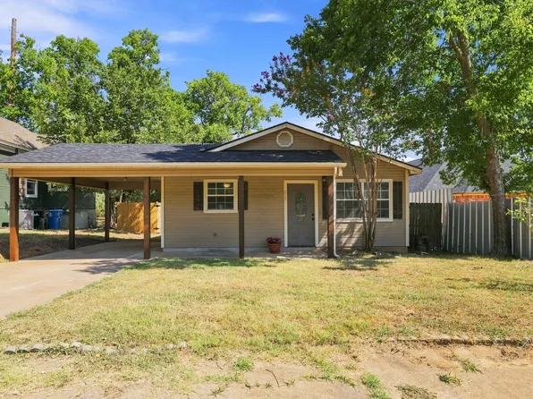 217 E Hull St, Denison, TX 75021