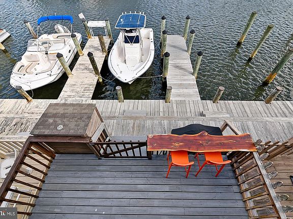 4th image of 160 Captains Quarters Rd