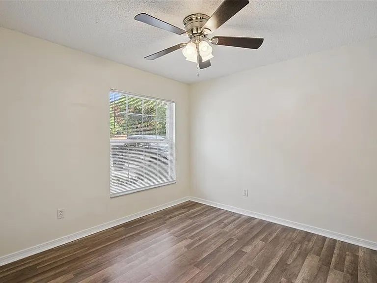 2725 Mayer St — Photo 16