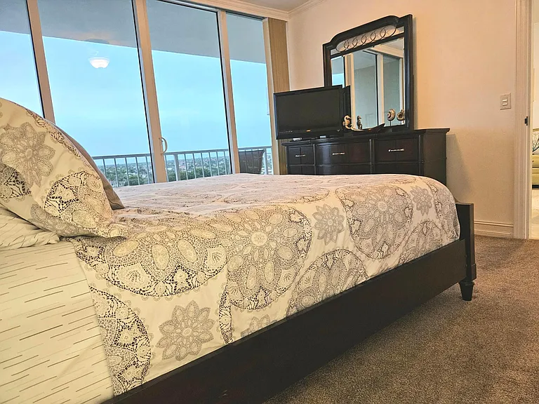 140 Seaview Ct #9 — Photo 8