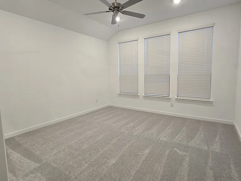 1333 Armitage Way — Photo 21