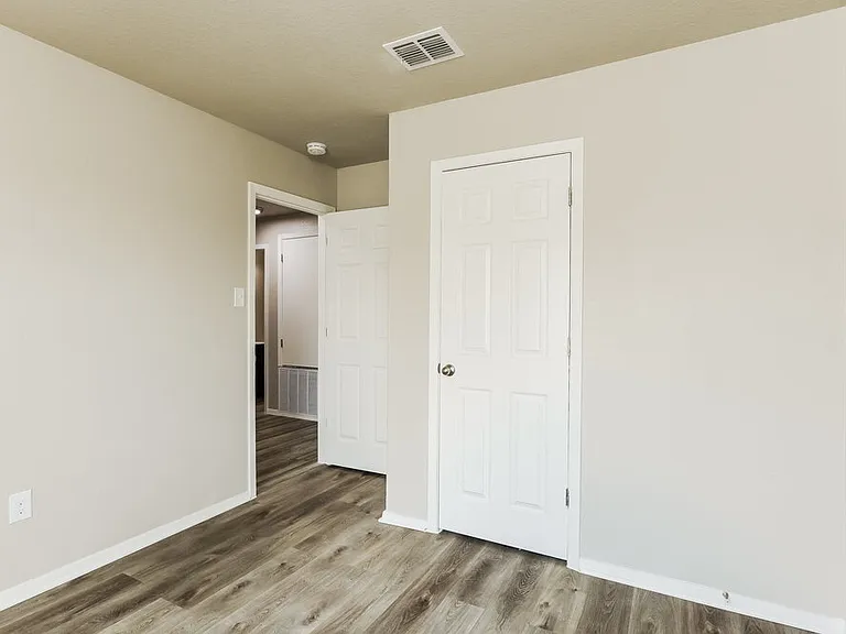 3215 Pedernales Dr — Photo 10