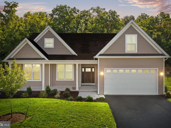 92 Moon Stone Dr, Kearneysville, WV 25430