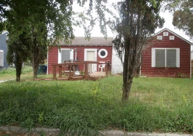 2nd image of 1138 York Ave
