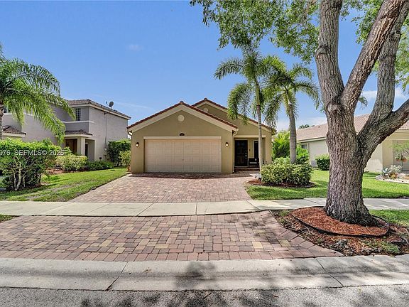 3rd image of 4444 Dogwood Cir
