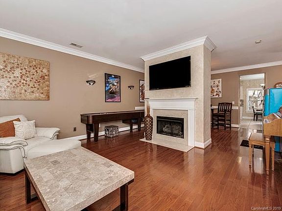 4th image of 9212 Bonnie Briar Cres