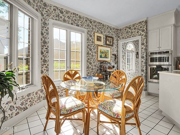 3rd image of 906 Long Cove Ct
