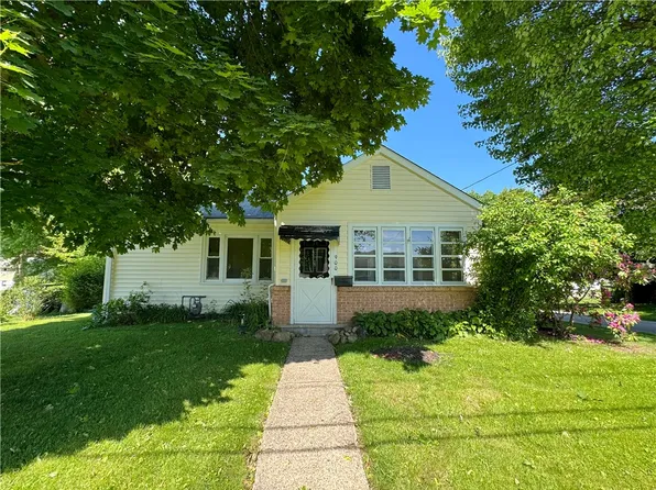 900 Tidball Ave, Grove City, PA 16127