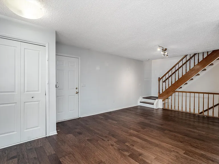 42253 Old Pond Cir — Photo 6