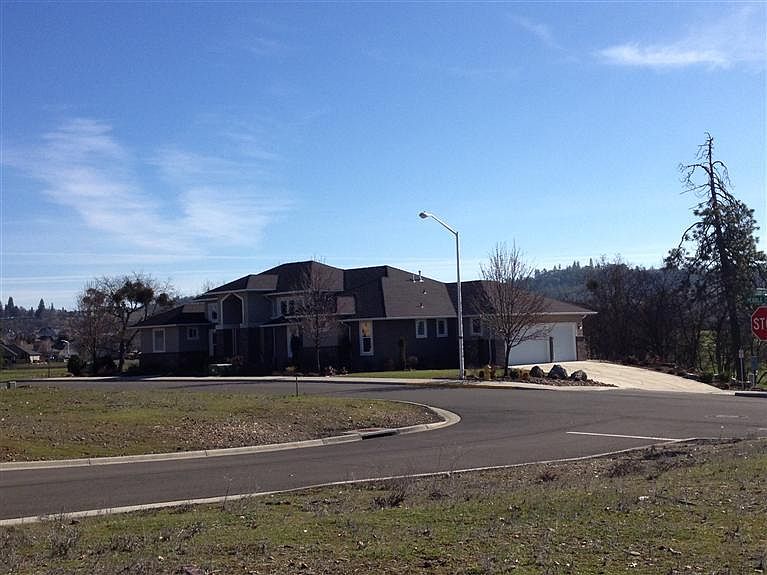 1st image of 44 Pebble Creek Dr