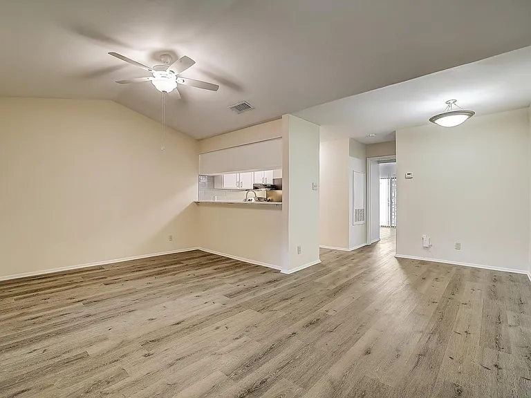 Rockwood Apartments — Photo 28