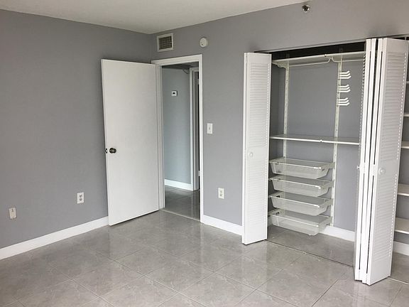 3rd image of 1035 West Ave APT 806
