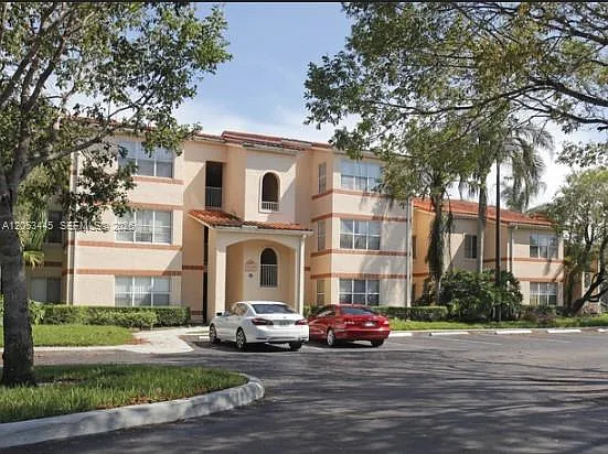 Coral Key Condo — Photo 2
